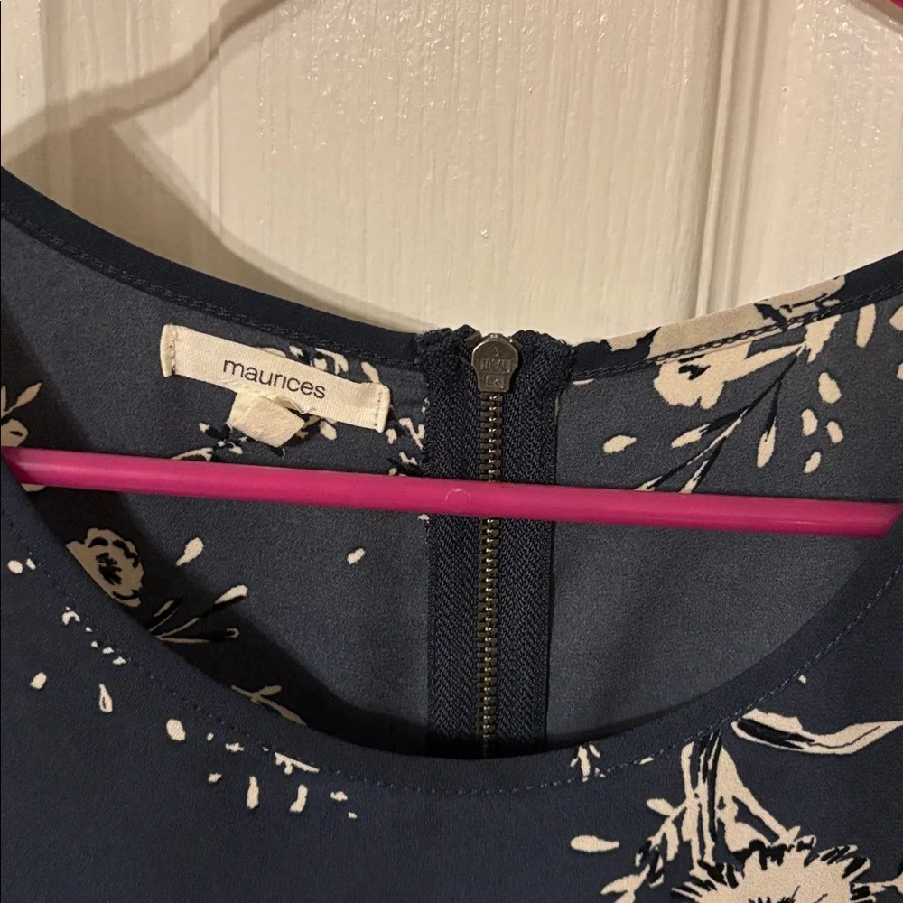 Lot of Maurice’s work wear tops all M except black top is small - Picture 6 of 10